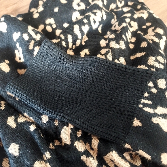 Charlie Paige Nadia Sweater Top Cheetah Print Large - Picture 8 of 10